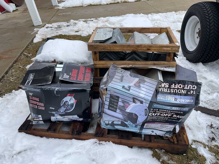 #3542-•-pallet-of-bucket-covers-image-7