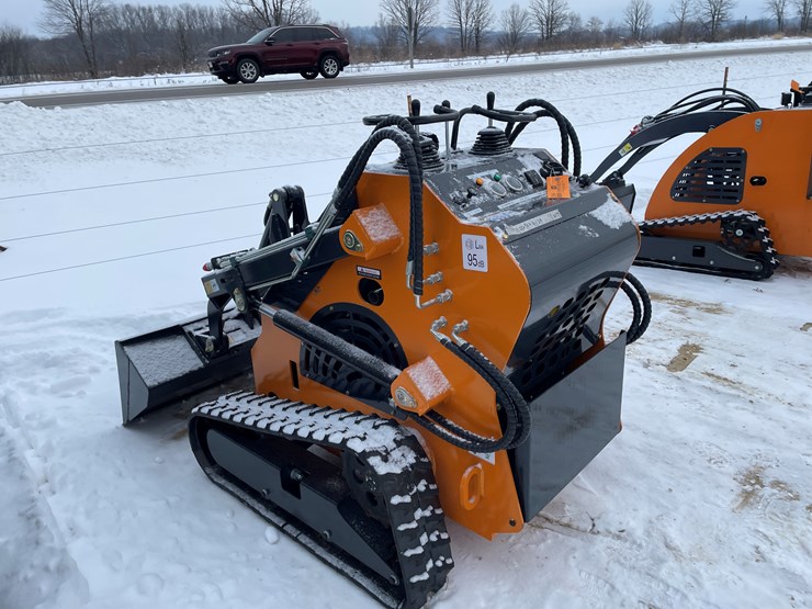 #307-•-new-land-hero-mini-skid-loader-image-7