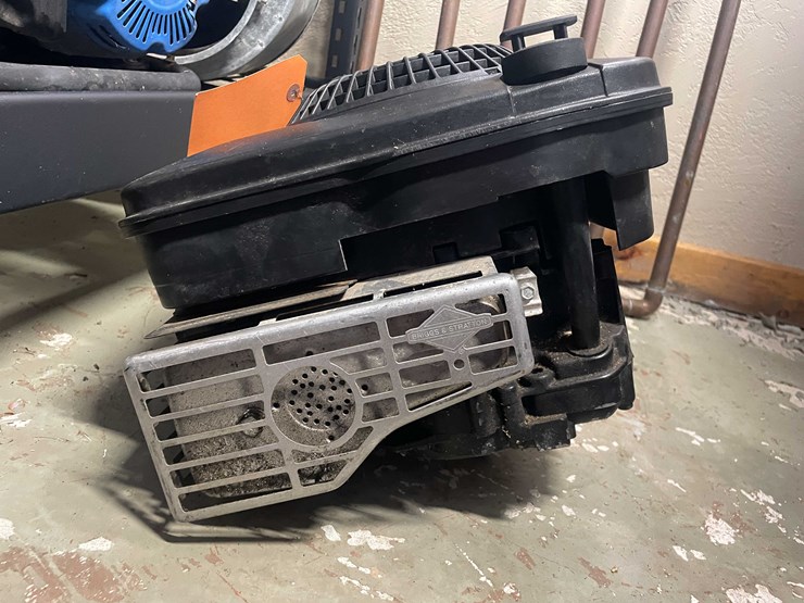 #6368-•-briggs-&-stratton-vertical-shaft-image-9