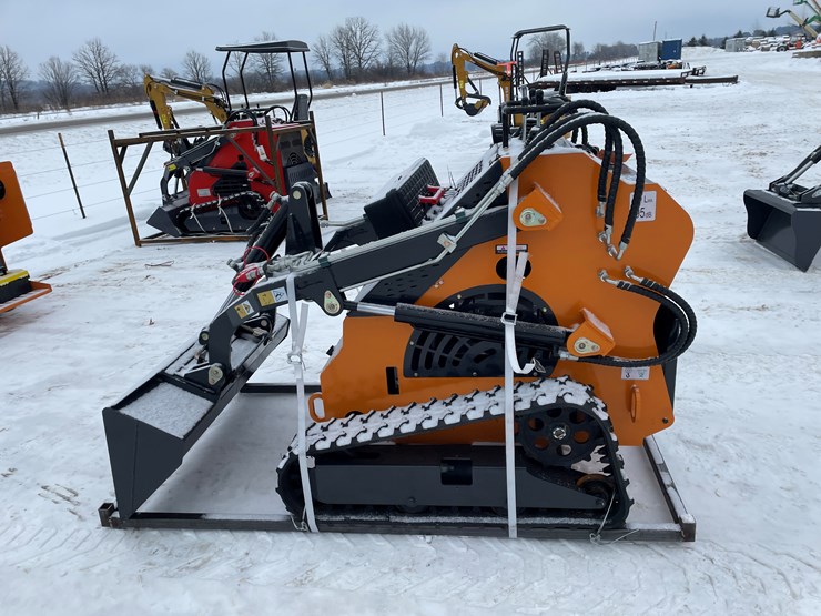 #308-•-new-land-hero-mini-skid-loader-image-8