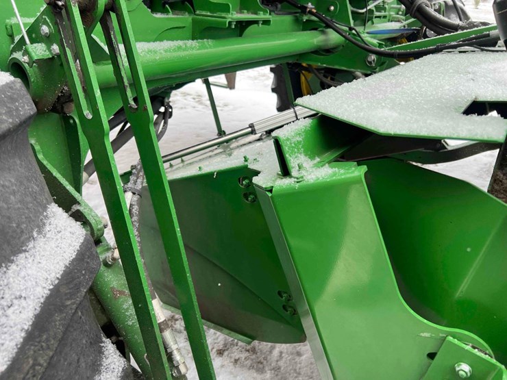 2024-john-deere-w235r-image-31