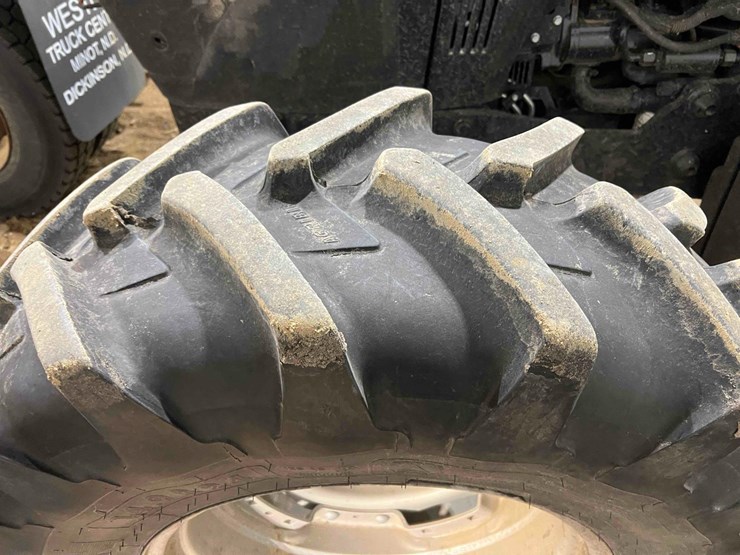 2014-case-farmall-115u-tractor-image-32