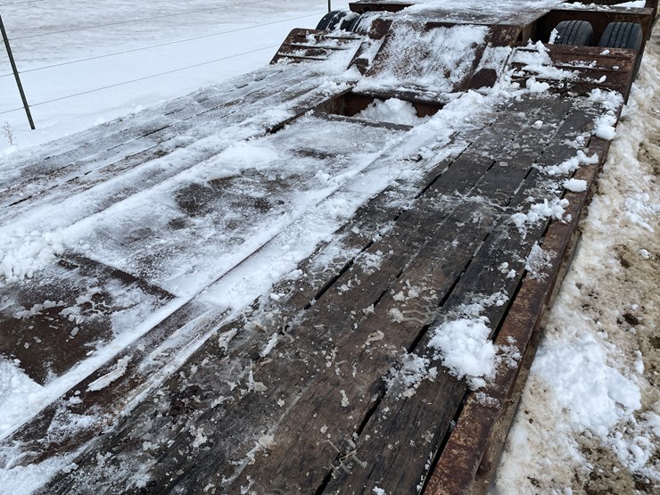 #1012-•-32'-lowboy-semi-trailer-(no-title,-for-parts)-image-22