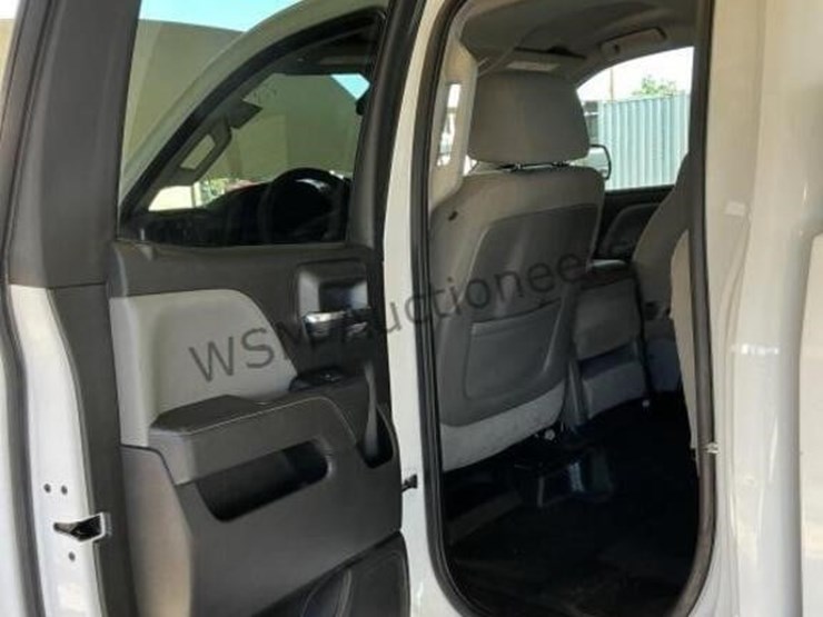 2015-chevrolet-silverado-2500hd-image-27