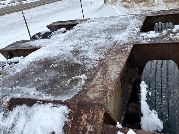 #1012-•-32'-lowboy-semi-trailer-(no-title,-for-parts)-image-25