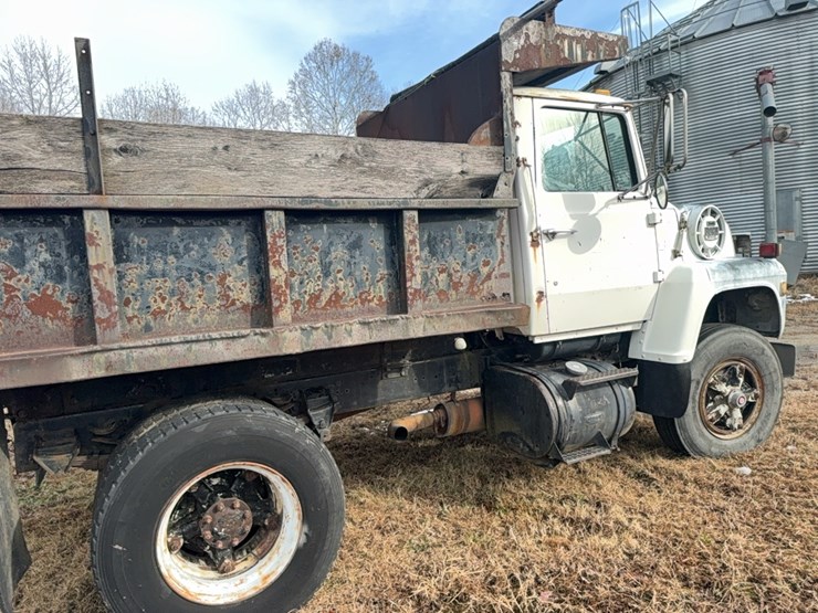 1982-ford-8000-image-38