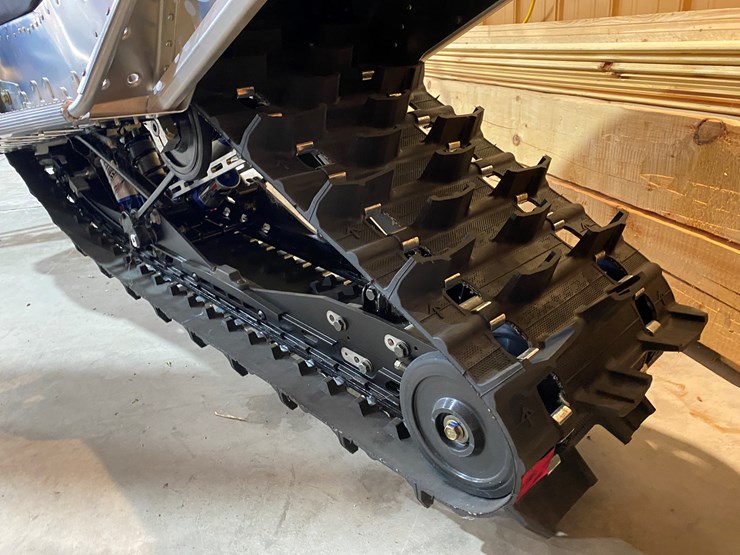 #3795-•-2022-polaris-600r-snowmobile-image-14