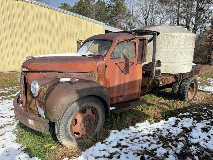 1947-studebaker,-6-wheel-grain,-cattle-sides,-not-running;-located-at-7241-roxbury-rd,-charles-city,-va,-please-call-804.837.9940-or-804.651.4404-with-questions-image-1
