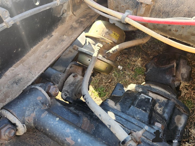 1997-freightliner-fld120-image-13