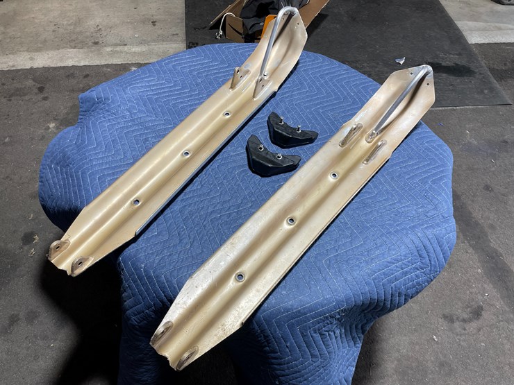 #3867-•-pair-of-sno-jet-thunder-jet-skis-image-2