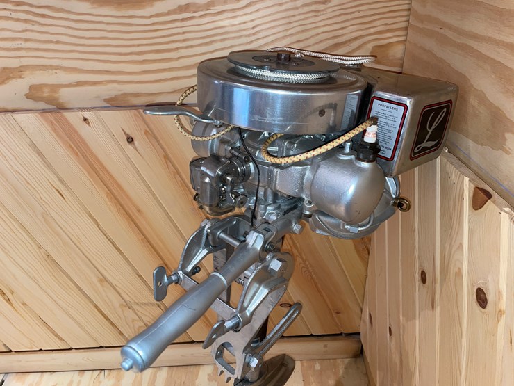 #3836-•-lockwood-vintage-outboard-boat-motor-image-10