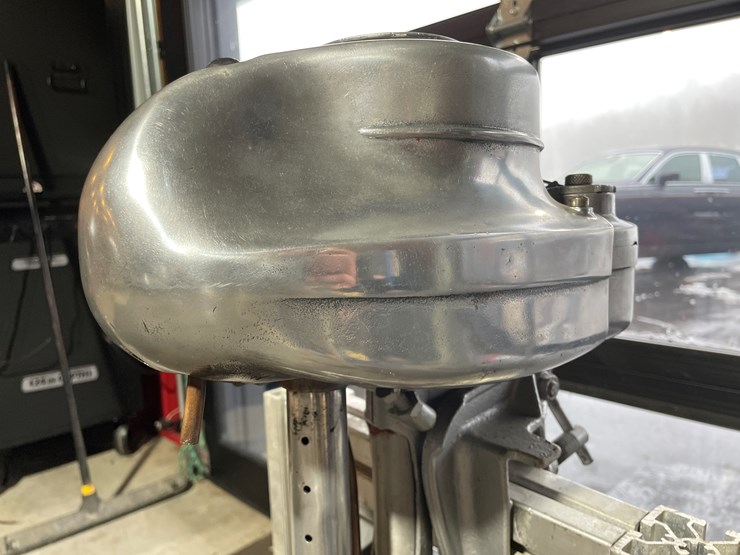 #3823-•-johnson-vintage-outboard-boat-motor-image-5