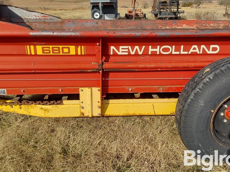 new-holland-680-image-12