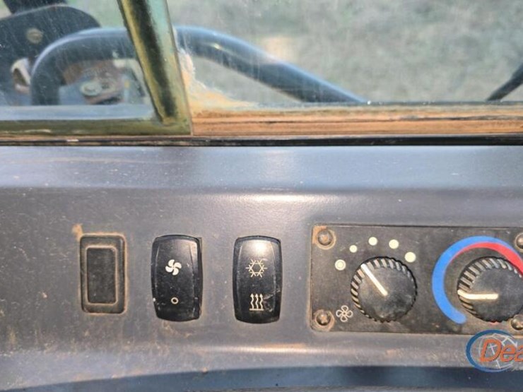 2016-deere-550k-image-22