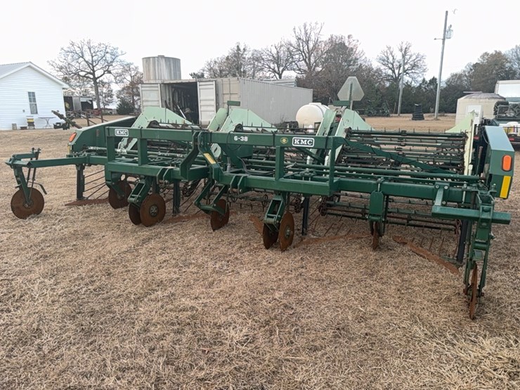 kmc-6-38-(6row-on-38”-only)-peanut-digger/inverter-image-3