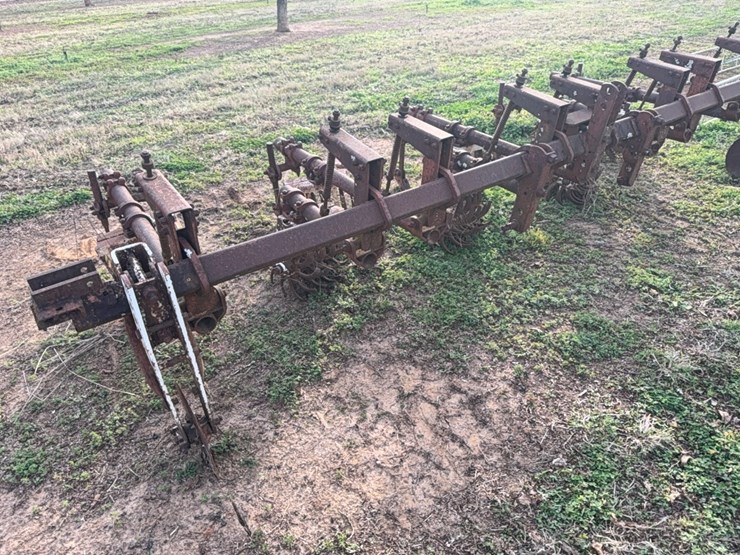 lilliston-4-row-rolling-cultivator-on-38”-rows-image-6