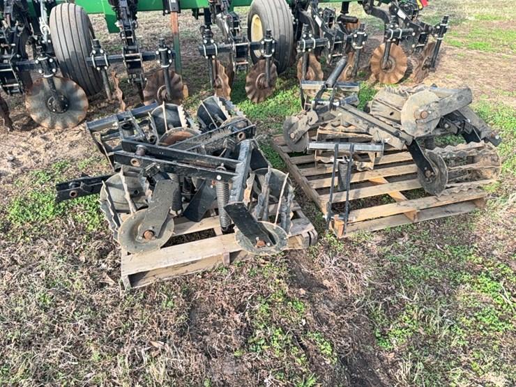 unverferth-ripper-stripper-image-48