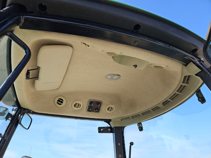 2014-john-deere-4044r-image-16