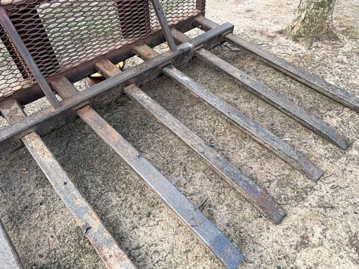 limb-forks-with-brush-guard-set-up-for-john-deere-loader-image-28