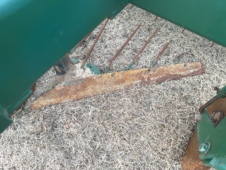 kmc-6-38-(6row-on-38”-only)-peanut-digger/inverter-image-32