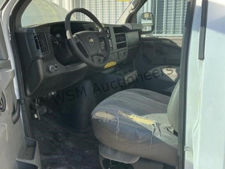 2015-chevrolet-express-3500-image-24