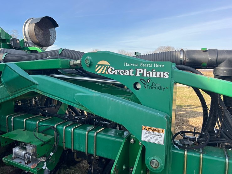 12-row-twin-row-great-plains-planter-image-17