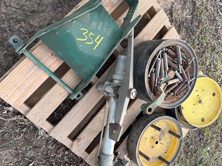 pallet-lot-of-planter-and-other-various-parts-image-14