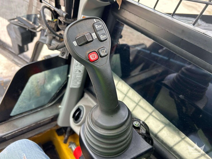 2023-new-holland-c327-image-7