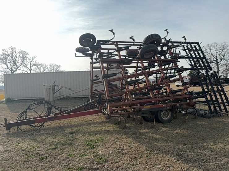 case-ih-tiger-mate-￼-field-cultivator-image-10