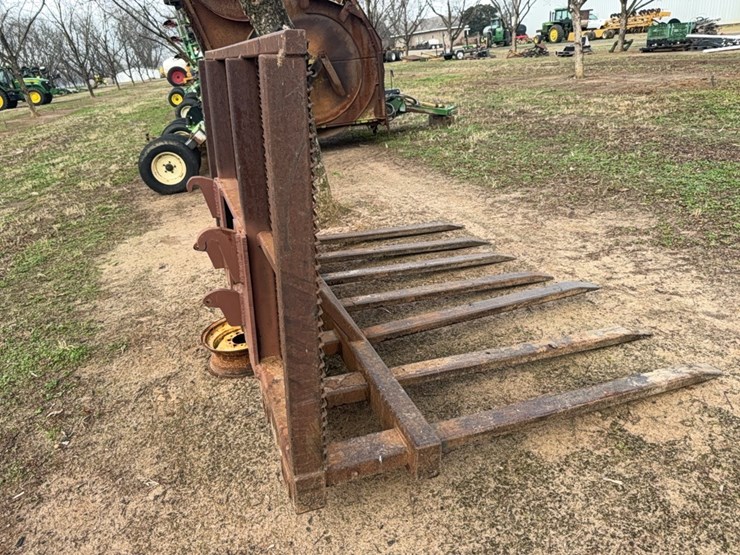 limb-forks-with-brush-guard-set-up-for-john-deere-loader-image-20