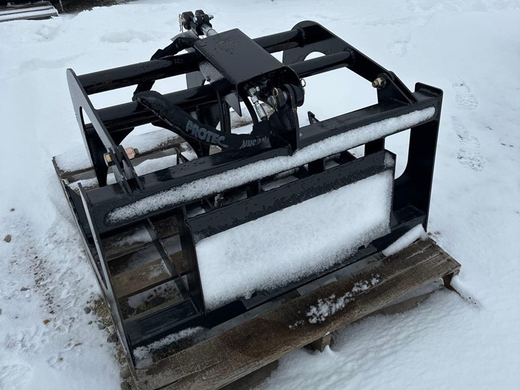 2689---40"-compact-skid-steer-grapple-bucket-image-2