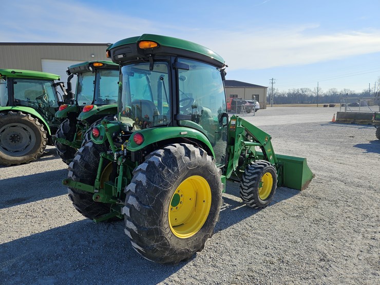2014-john-deere-4044r-image-10