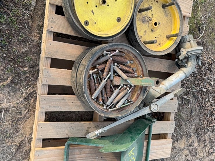 pallet-lot-of-planter-and-other-various-parts-image-6