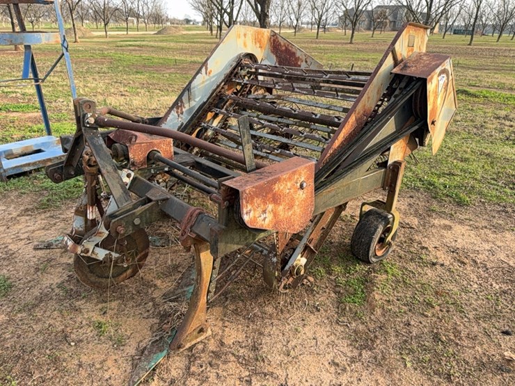 uft-2-row-peanut-digger/inverter-image-3