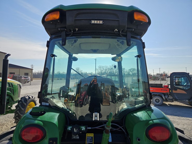 2014-john-deere-4044r-image-12