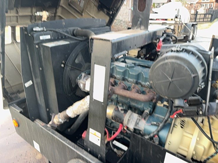 doosan--trailer-type-air-compressor-image-16
