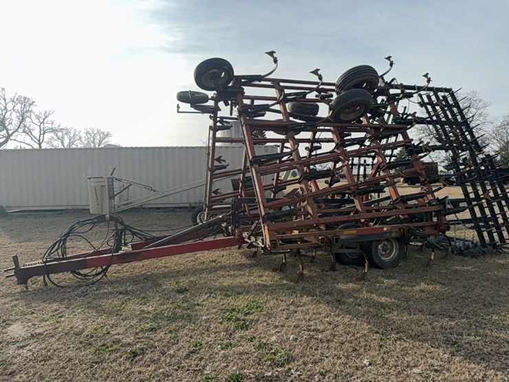 case-ih-tiger-mate-￼-field-cultivator-image-9