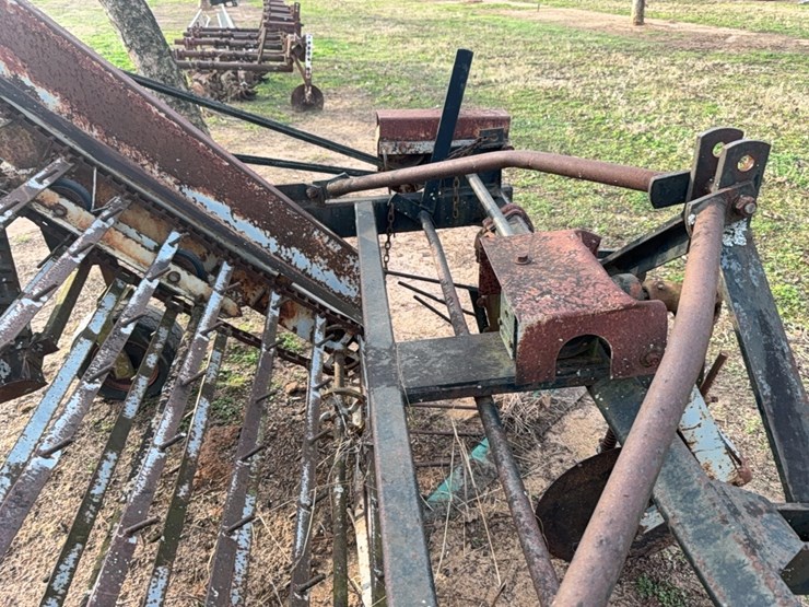 uft-2-row-peanut-digger/inverter-image-24