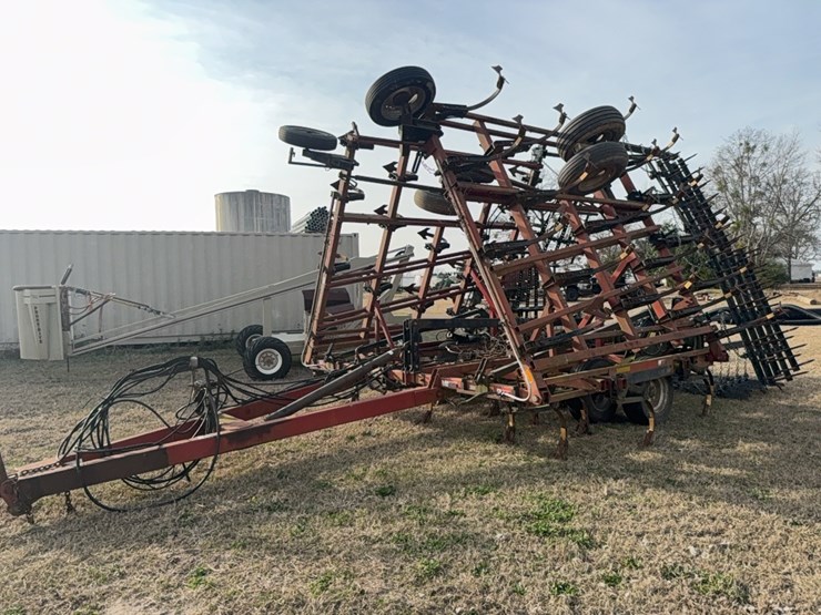 case-ih-tiger-mate-￼-field-cultivator-image-5