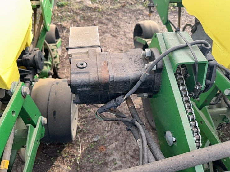 john-deere-1725-image-33