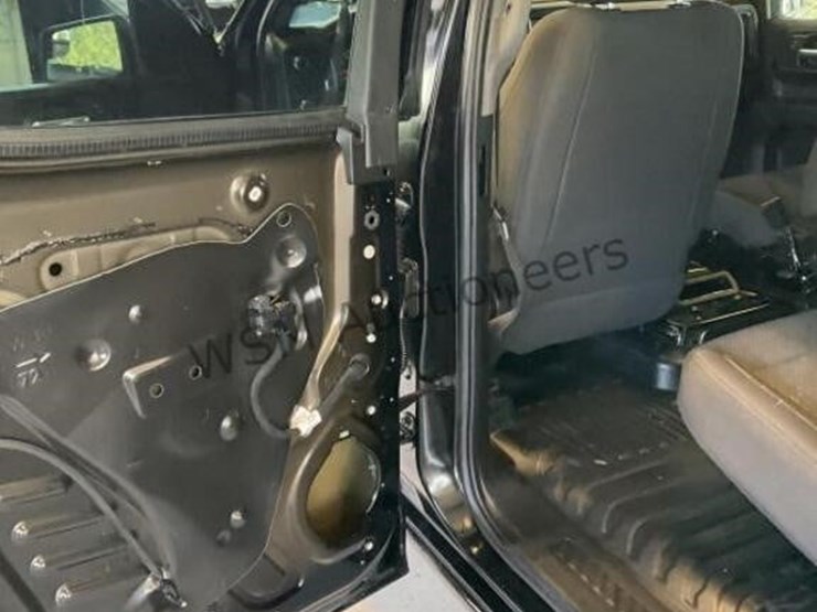 2019-chevrolet-silverado-1500-image-25