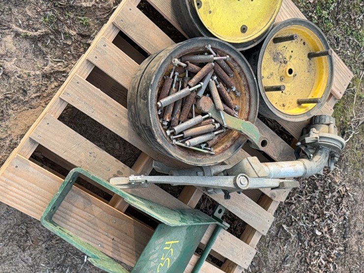 pallet-lot-of-planter-and-other-various-parts-image-8