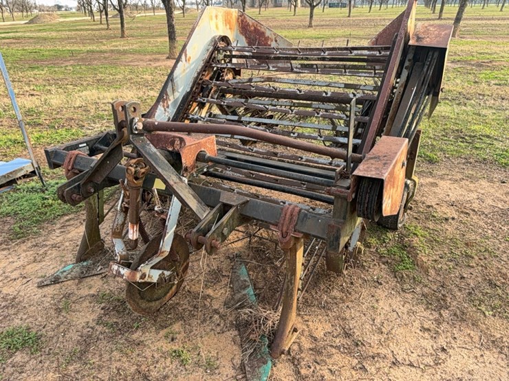 uft-2-row-peanut-digger/inverter-image-8