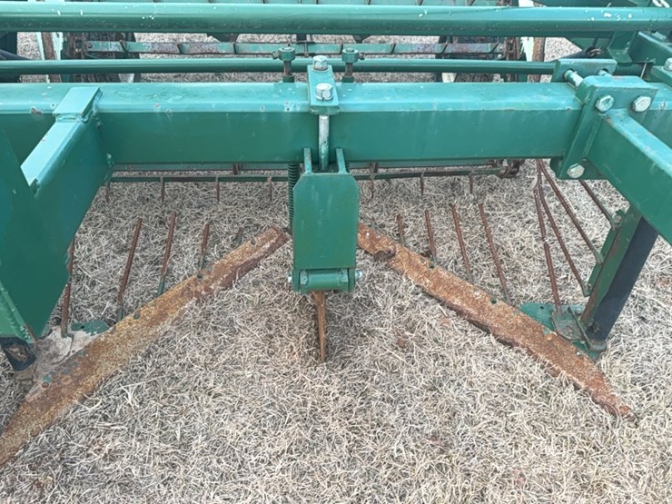 kmc-6-38-(6row-on-38”-only)-peanut-digger/inverter-image-5