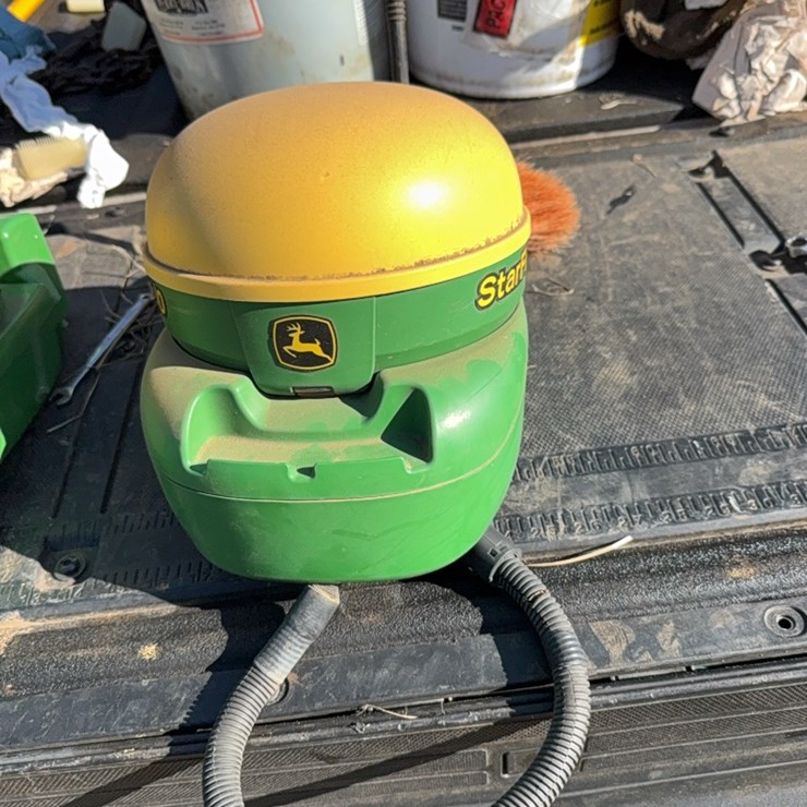 Starfire 3000 receiver with RTK radio