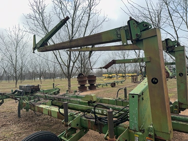 john-deere-7300-image-11