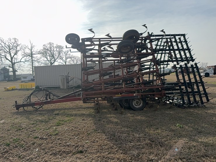 case-ih-tiger-mate-￼-field-cultivator-image-14