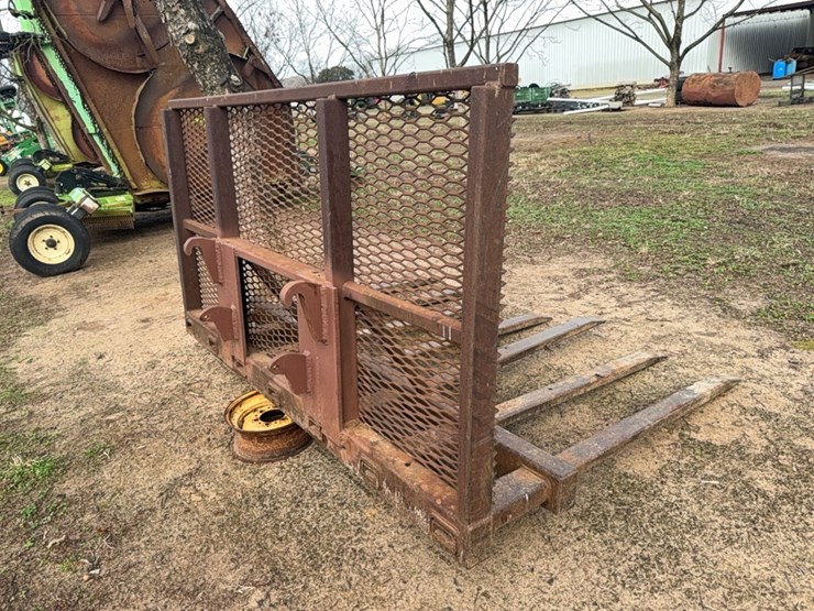 limb-forks-with-brush-guard-set-up-for-john-deere-loader-image-18