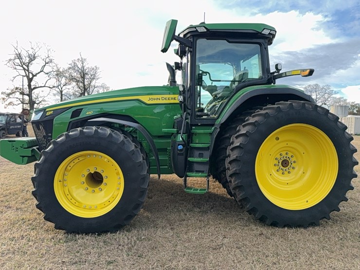 2022-john-deere-8r-410-image-2