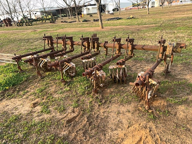 lilliston-4-row-rolling-cultivator-on-38”-rows-image-34